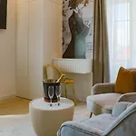 Arts By - De Charme Отель *