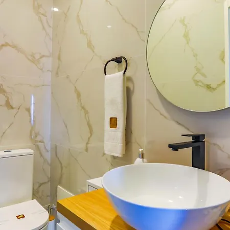 Arts By - De Charme Hotel