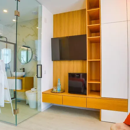 Arts By - De Charme Hotel