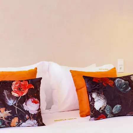 Arts By - De Charme 酒店 *