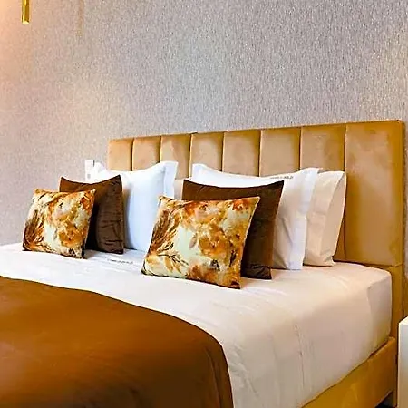 Arts By - De Charme Hotel
