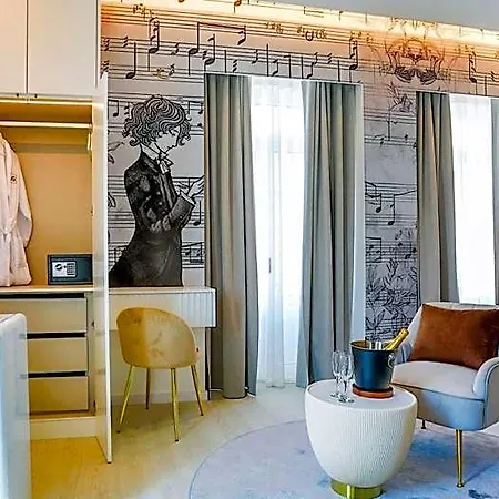 Arts By - De Charme Loule