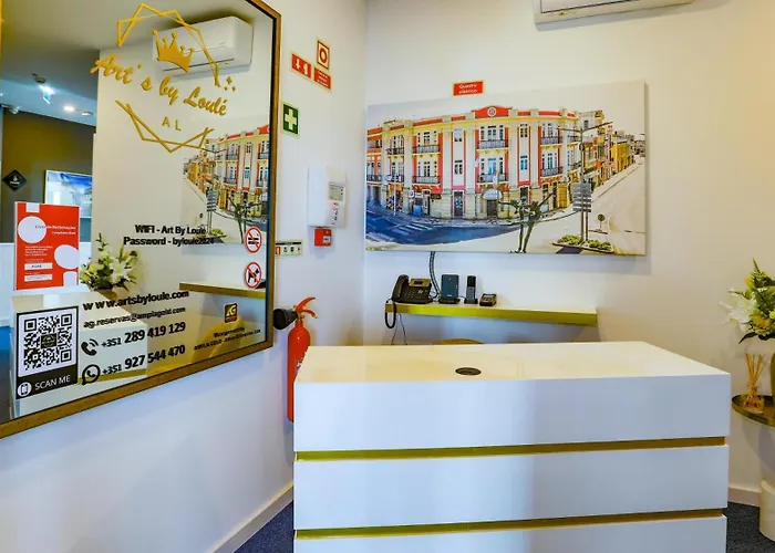Arts By - De Charme Hotel